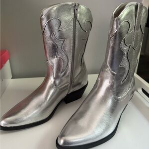 No Boundaries Metallic Silver Western Boots